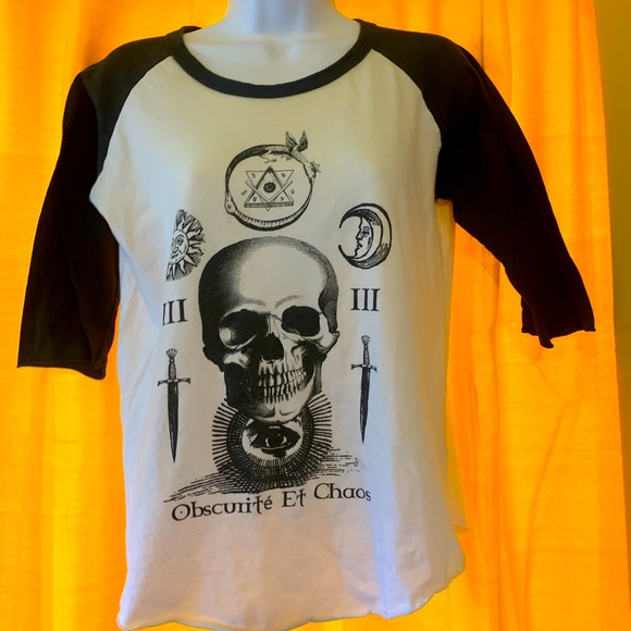 Urban Outfitters Truly Madly Deeply Skull Baseball Tee 3/4 Sleeves. Small. - Picture 1 of 6